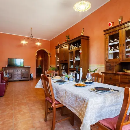 Holiday home Air-conditioned In With Parking And Bicycles *