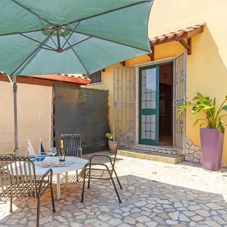 Holiday home Air-conditioned In With Parking And Bicycles